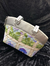 Load image into Gallery viewer, Quilted Flower Hand Bag
